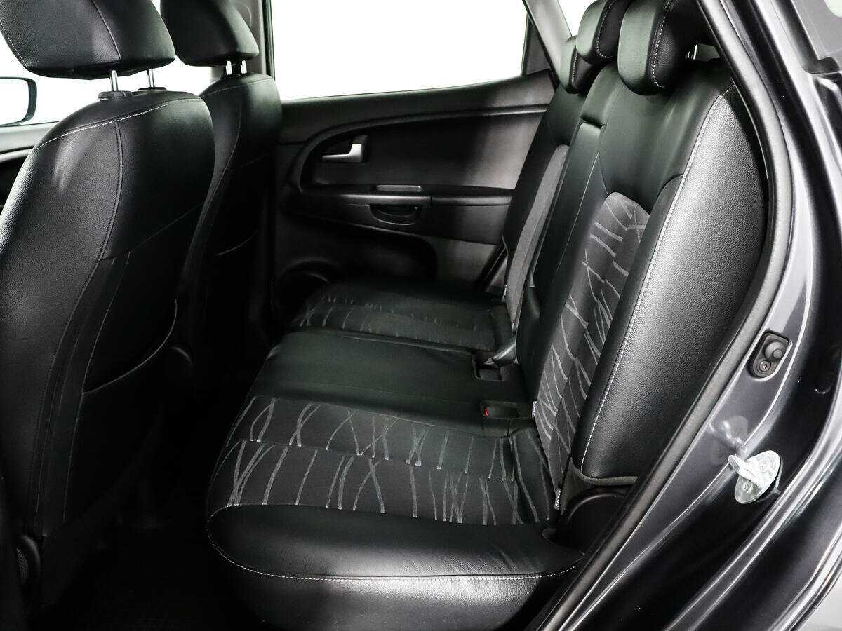 Kia Venga с пробегом — 2012 год. Фото: #8