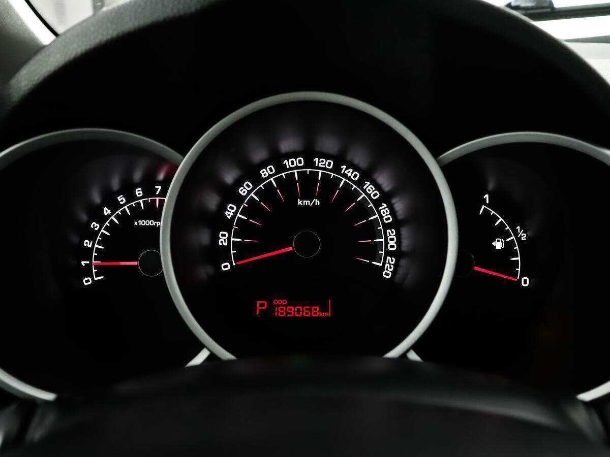 Kia Venga с пробегом — 2012 год. Фото: #9