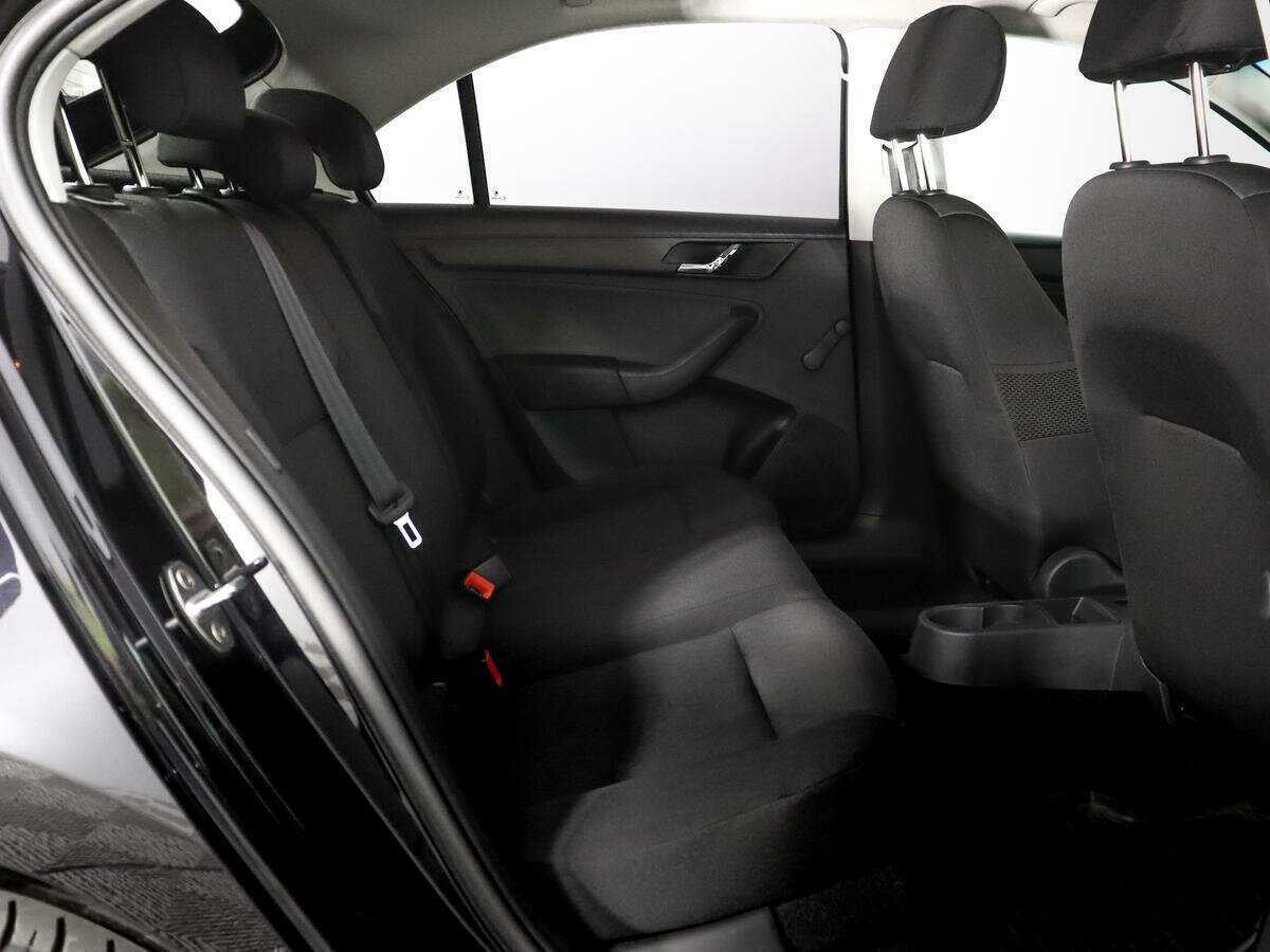 Skoda Rapid с пробегом — 2017 год. Фото: #10