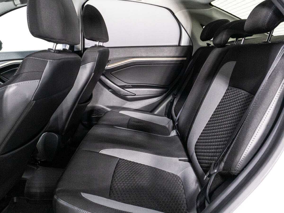 Lada (ВАЗ) Vesta с пробегом — 2017 год. Фото: #9