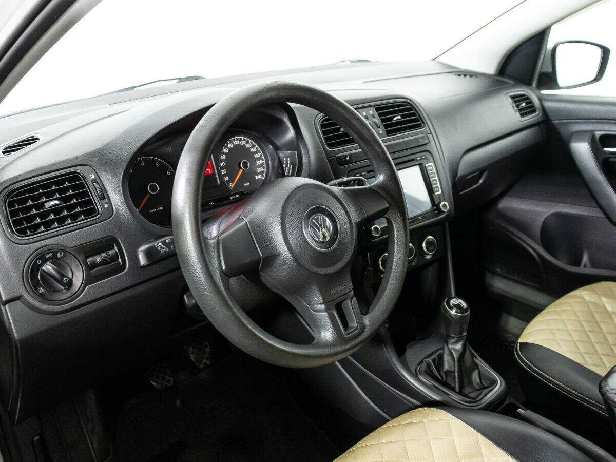 Volkswagen Polo с пробегом — 2013 год. Фото: #10