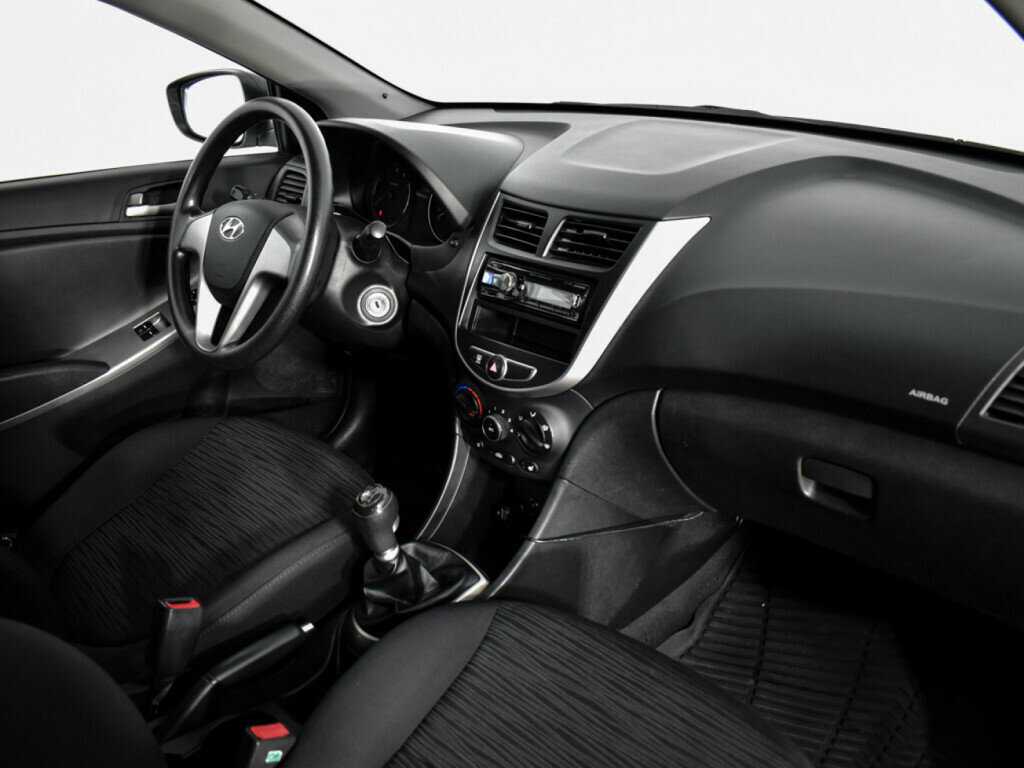 Hyundai Solaris с пробегом — 2014 год. Фото: #10