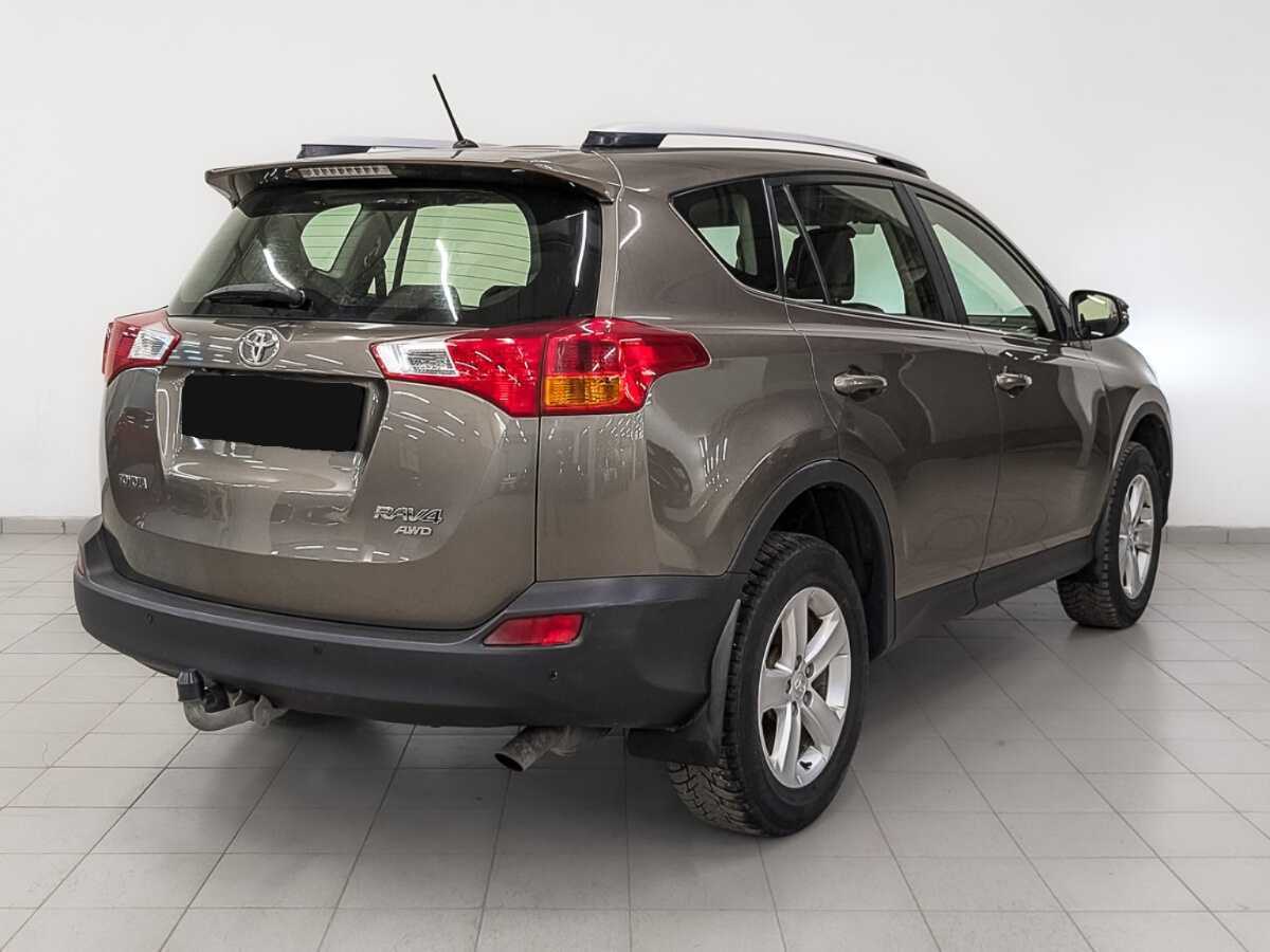 Toyota RAV4 с пробегом — 2014 год. Фото: #4
