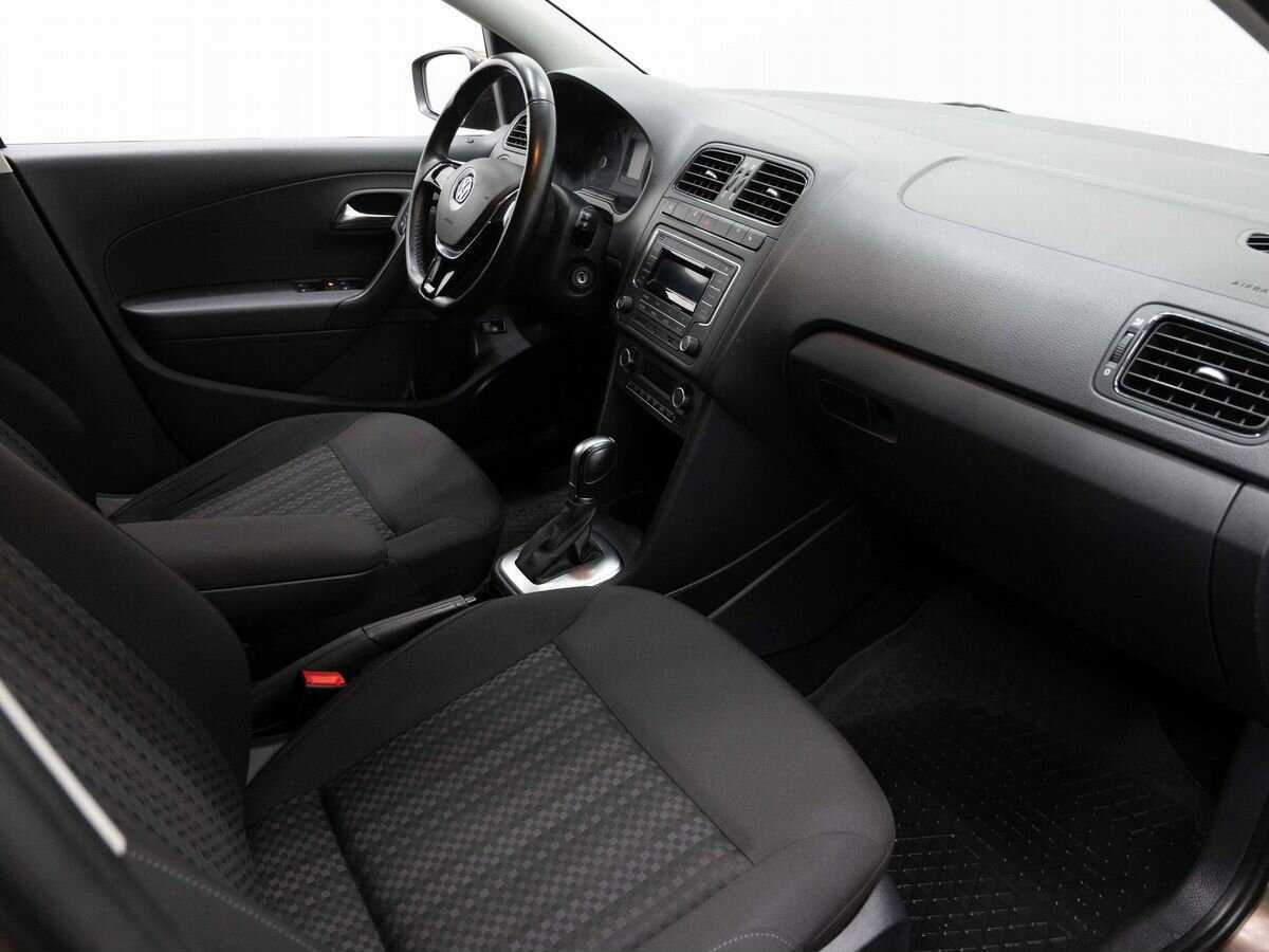 Volkswagen Polo с пробегом — 2016 год. Фото: #11