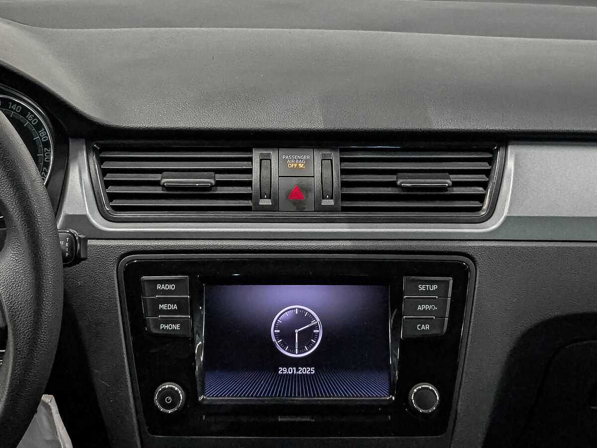 Skoda Rapid с пробегом — 2017 год. Фото: #16