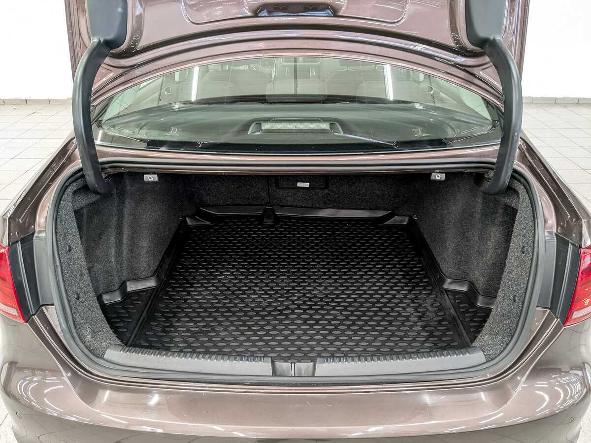 Volkswagen Jetta с пробегом — 2014 год. Фото: #9