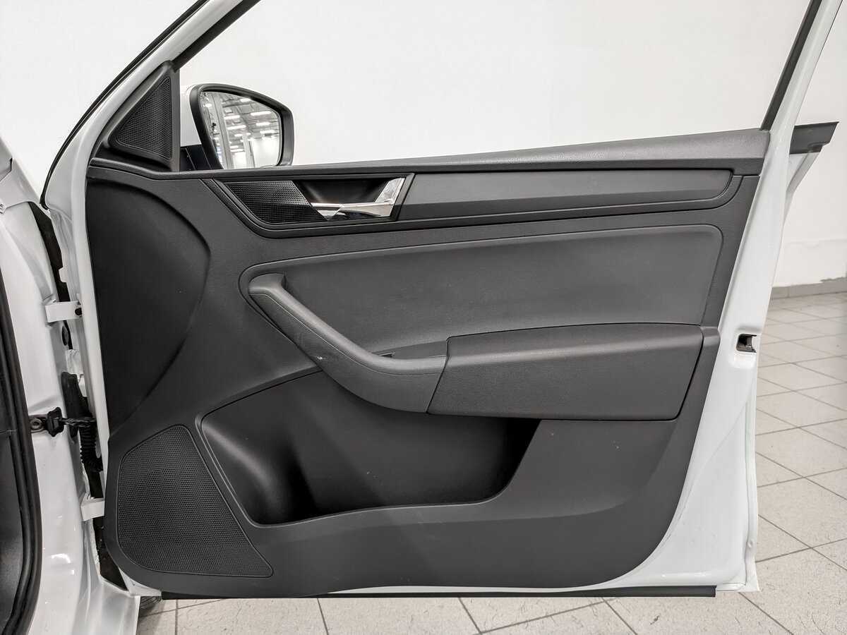 Skoda Rapid с пробегом — 2017 год. Фото: #23