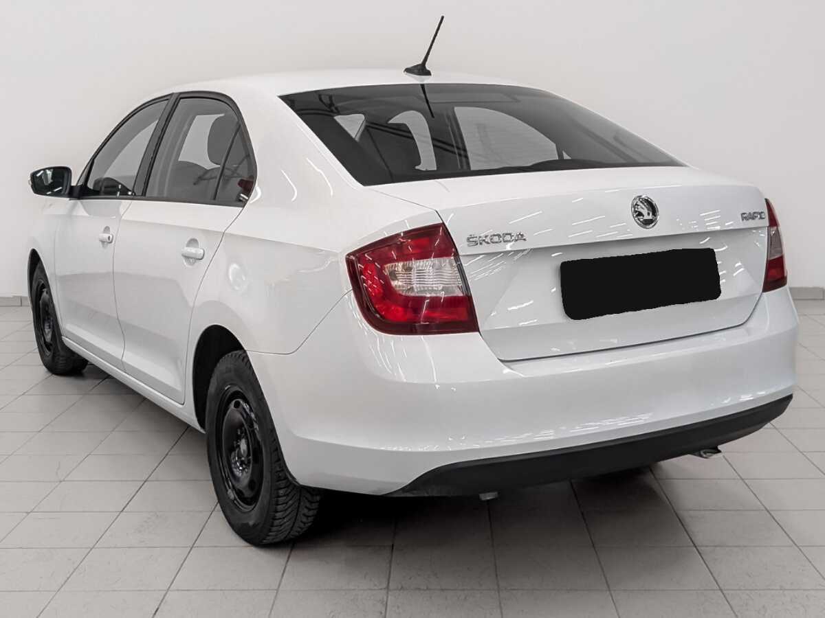 Skoda Rapid с пробегом — 2017 год. Фото: #6