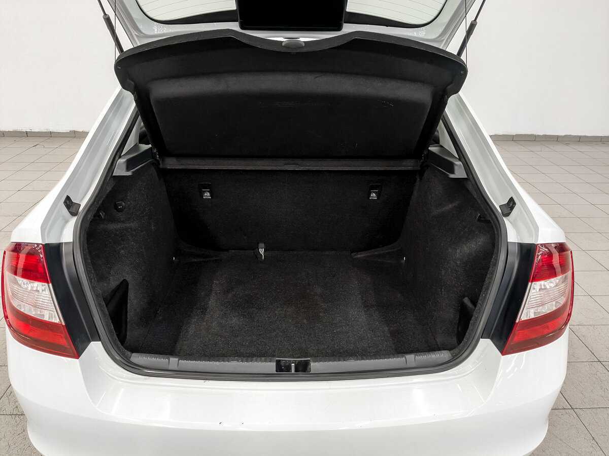 Skoda Rapid с пробегом — 2017 год. Фото: #9