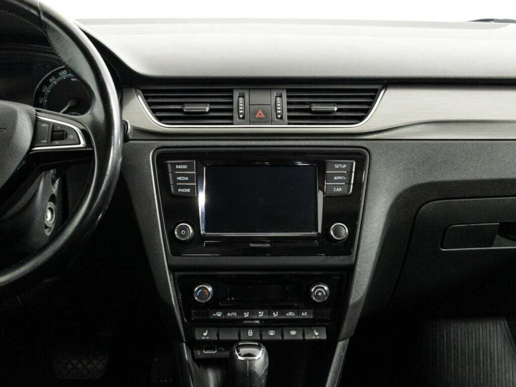 Skoda Rapid с пробегом — 2018 год. Фото: #13