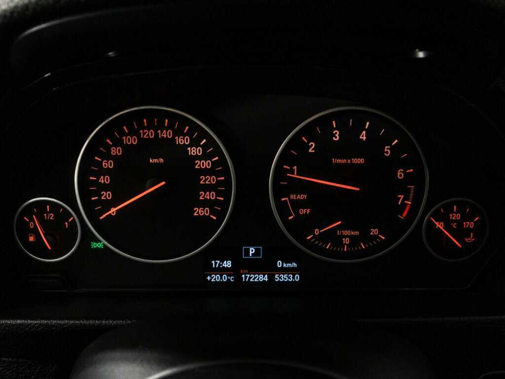 BMW 3 серии с пробегом — 2016 год. Фото: #11