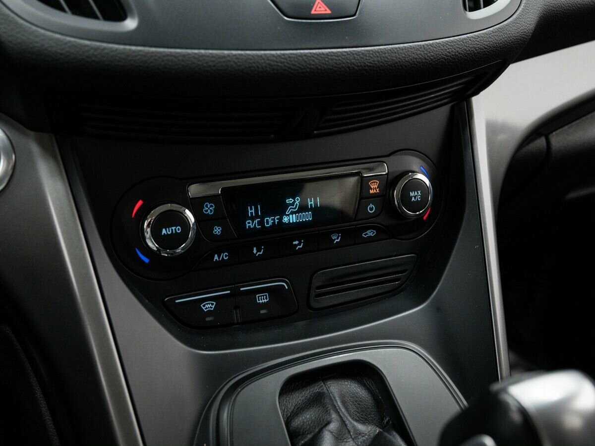 Ford Kuga с пробегом — 2015 год. Фото: #19