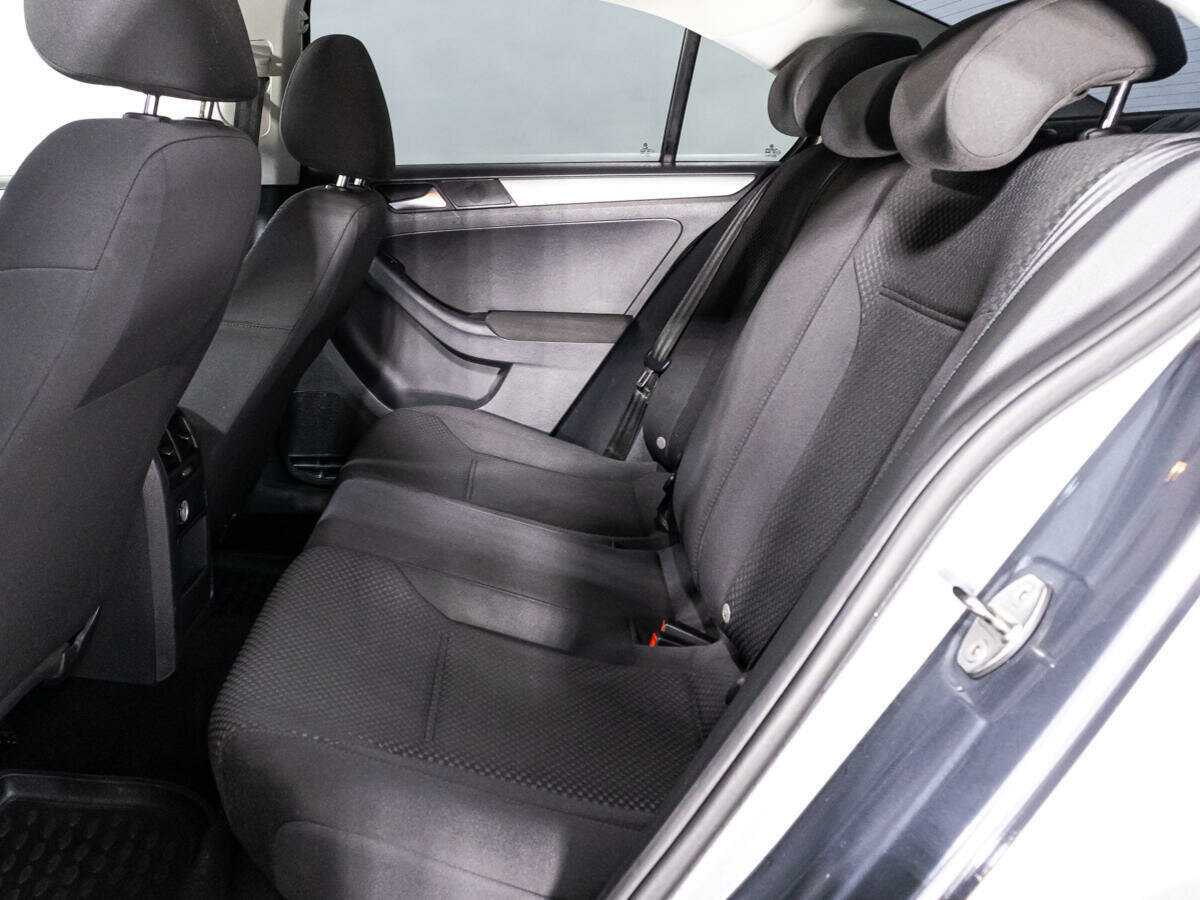 Volkswagen Jetta с пробегом — 2012 год. Фото: #9