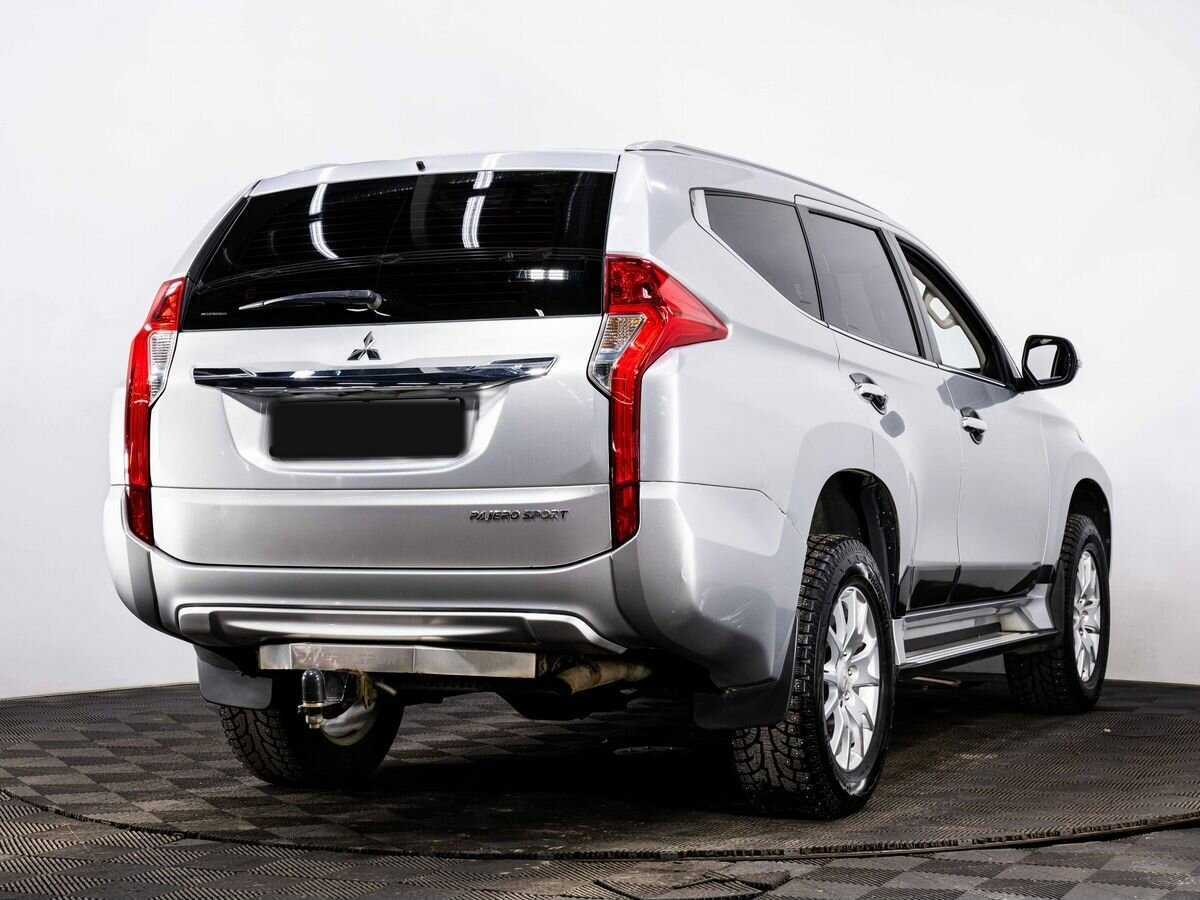 Mitsubishi Pajero Sport с пробегом — 2017 год. Фото: #5