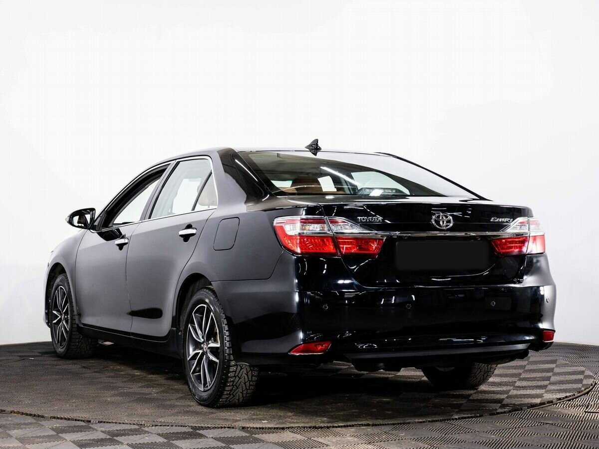 Toyota Camry с пробегом — 2017 год. Фото: #3