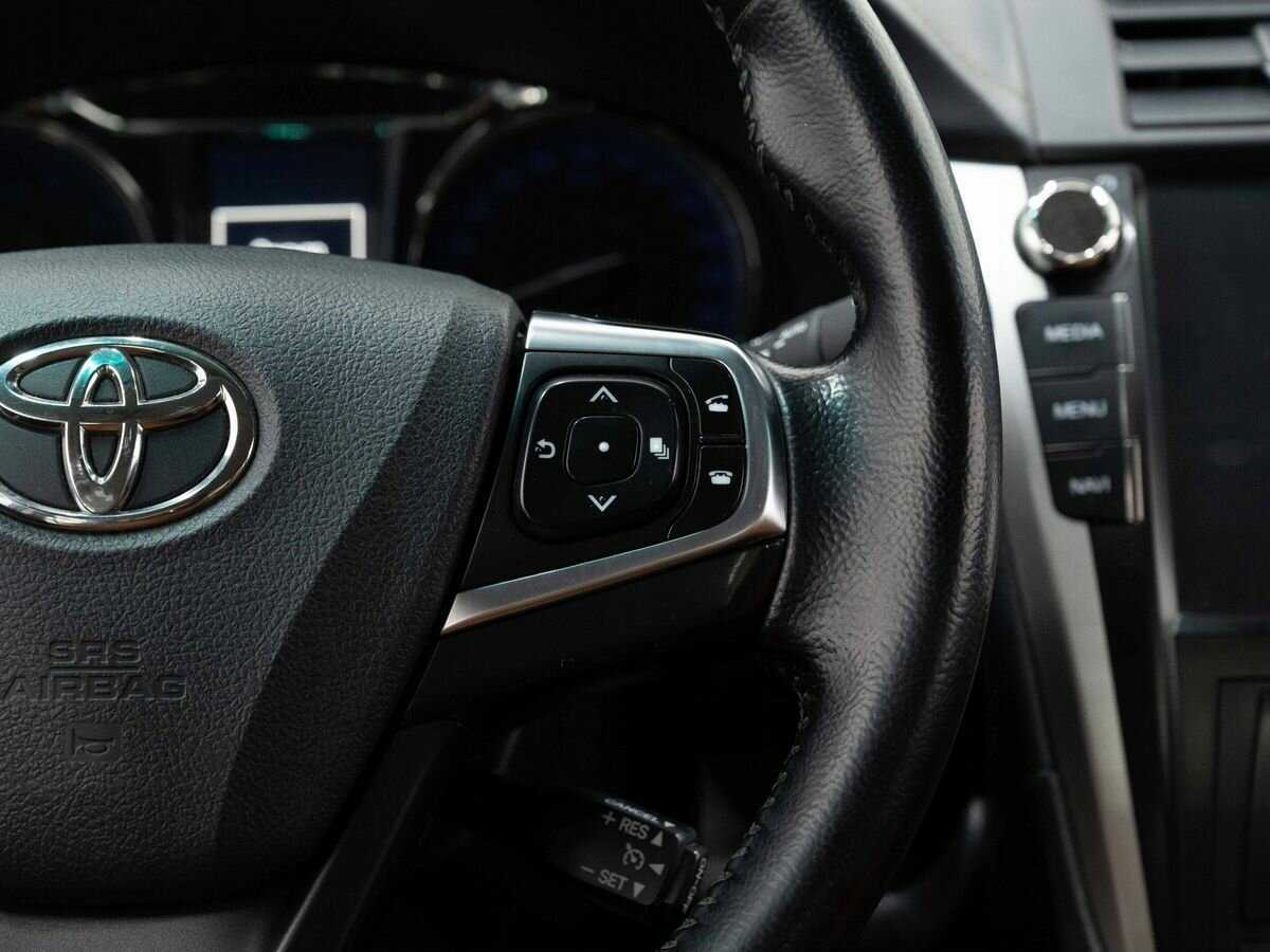 Toyota Camry с пробегом — 2017 год. Фото: #17