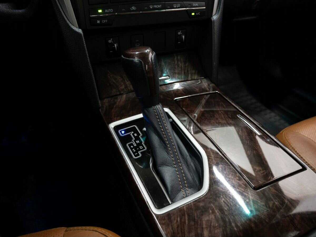 Toyota Camry с пробегом — 2017 год. Фото: #23