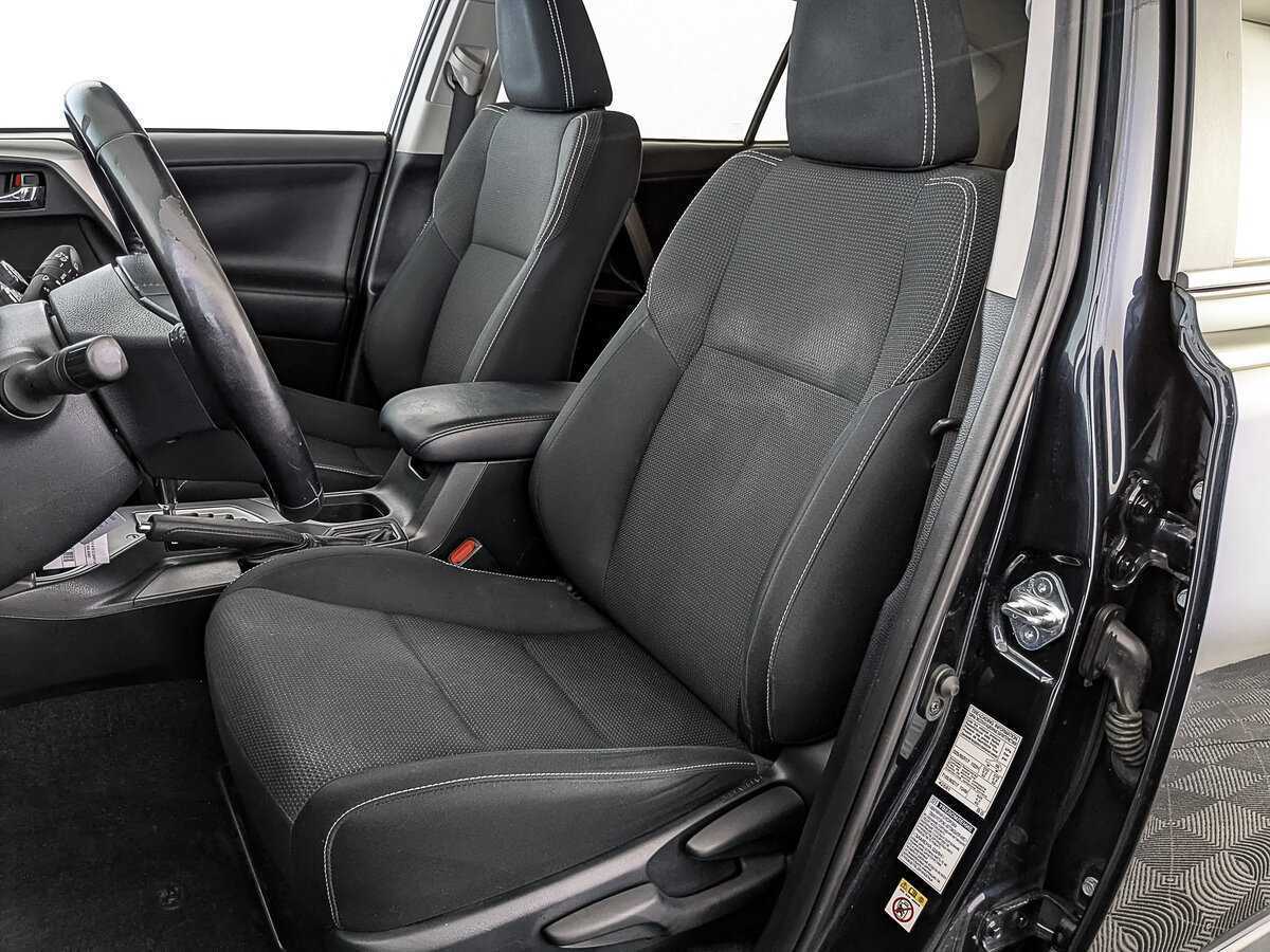 Toyota RAV4 с пробегом — 2017 год. Фото: #18
