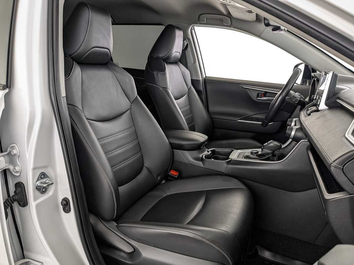 Toyota RAV4 с пробегом — 2019 год. Фото: #23