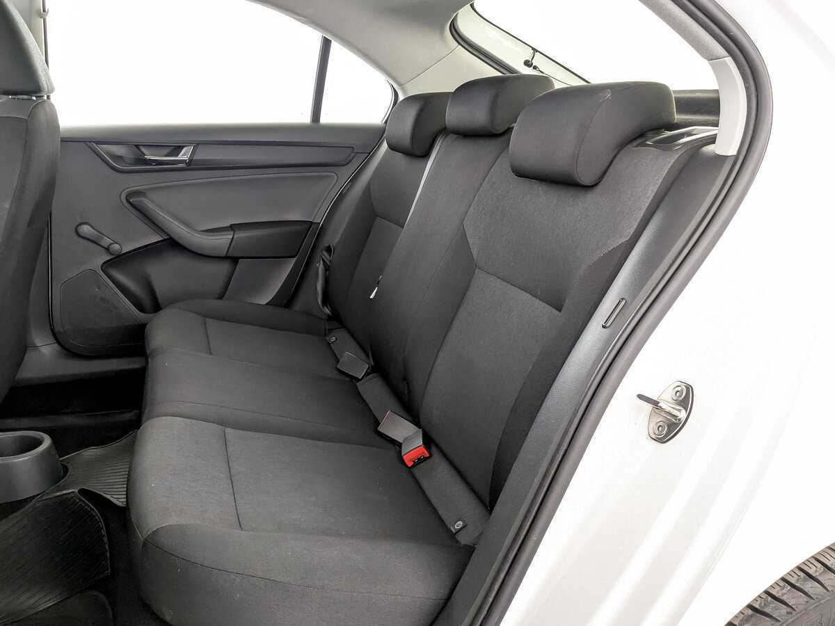 Skoda Rapid с пробегом — 2017 год. Фото: #11