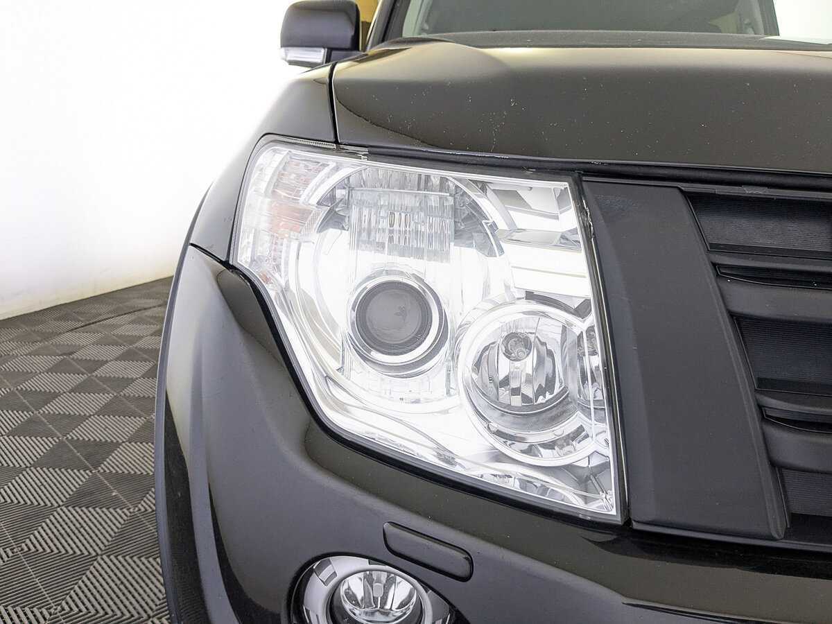 Mitsubishi Pajero с пробегом — 2013 год. Фото: #10