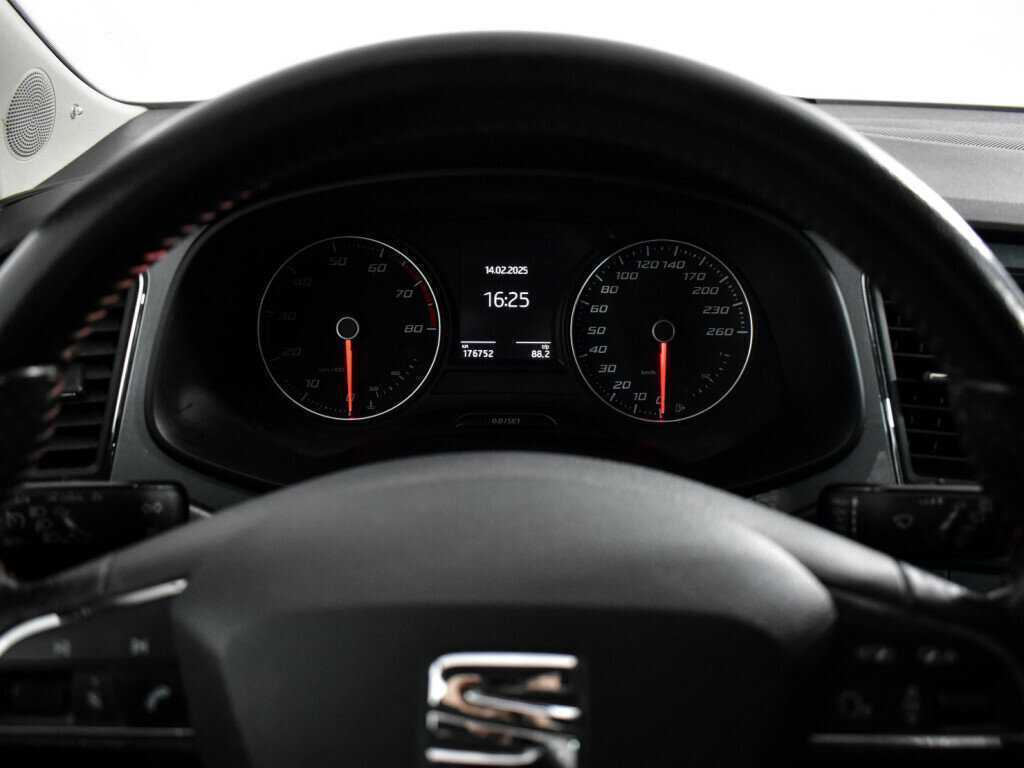 SEAT Leon с пробегом — 2013 год. Фото: #18