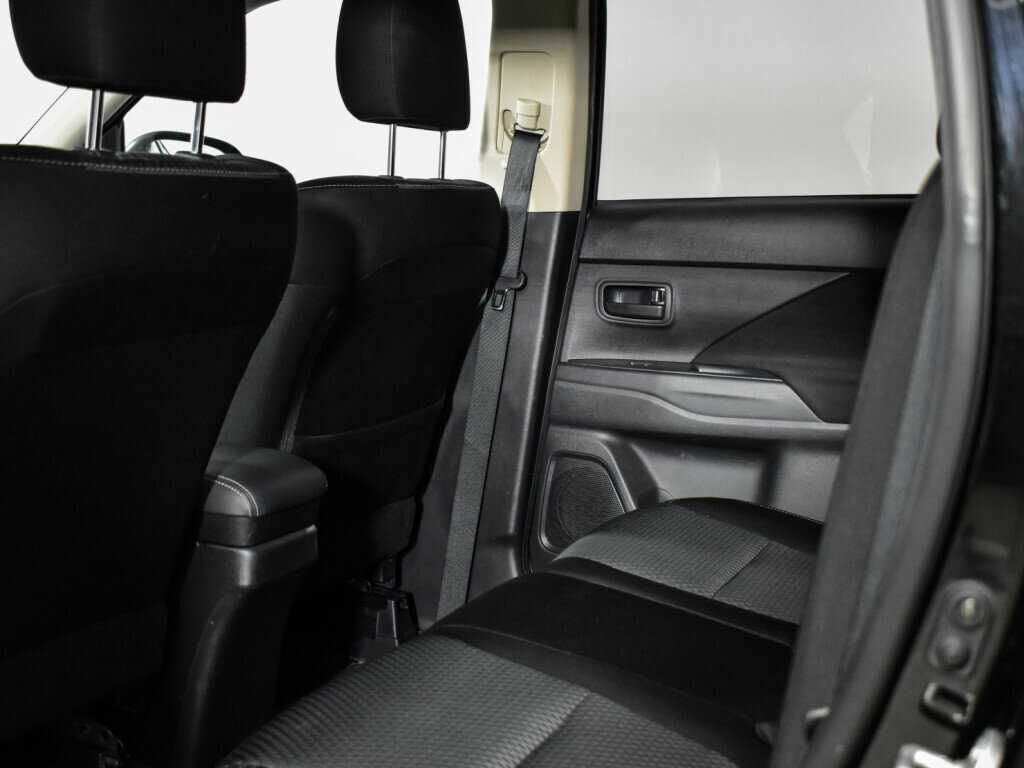 Mitsubishi Outlander с пробегом — 2019 год. Фото: #10