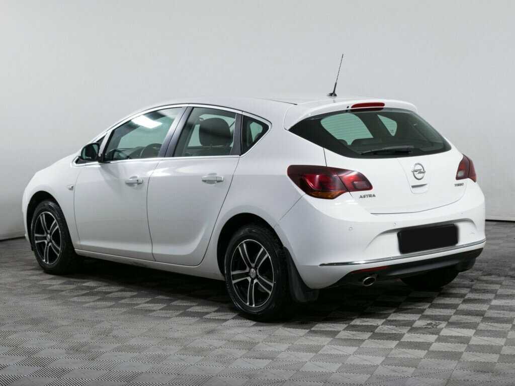 Opel Astra с пробегом — 2013 год. Фото: #5