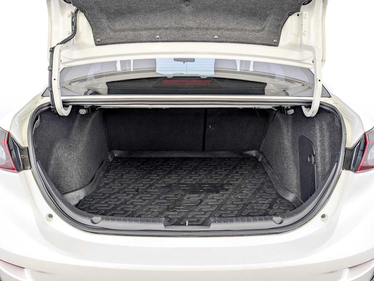 Mazda 3 с пробегом — 2015 год. Фото: #9