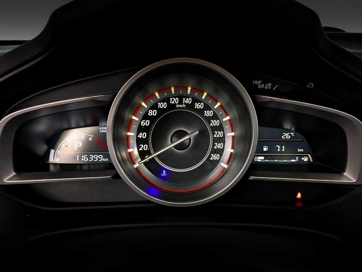 Mazda 3 с пробегом — 2015 год. Фото: #12