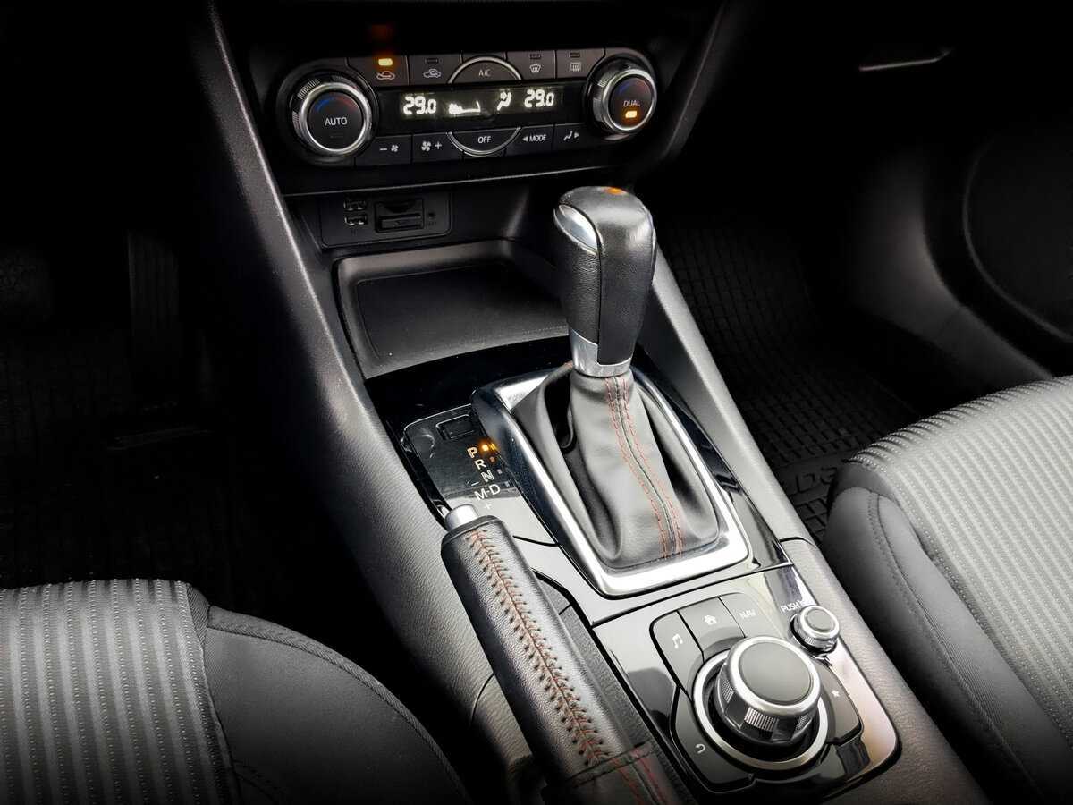 Mazda 3 с пробегом — 2015 год. Фото: #24