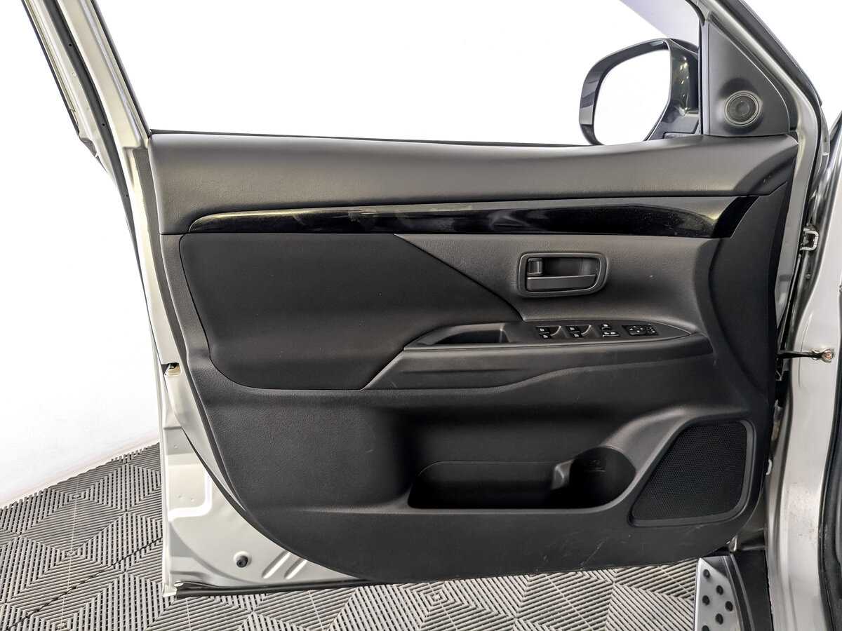 Mitsubishi Outlander с пробегом — 2019 год. Фото: #18