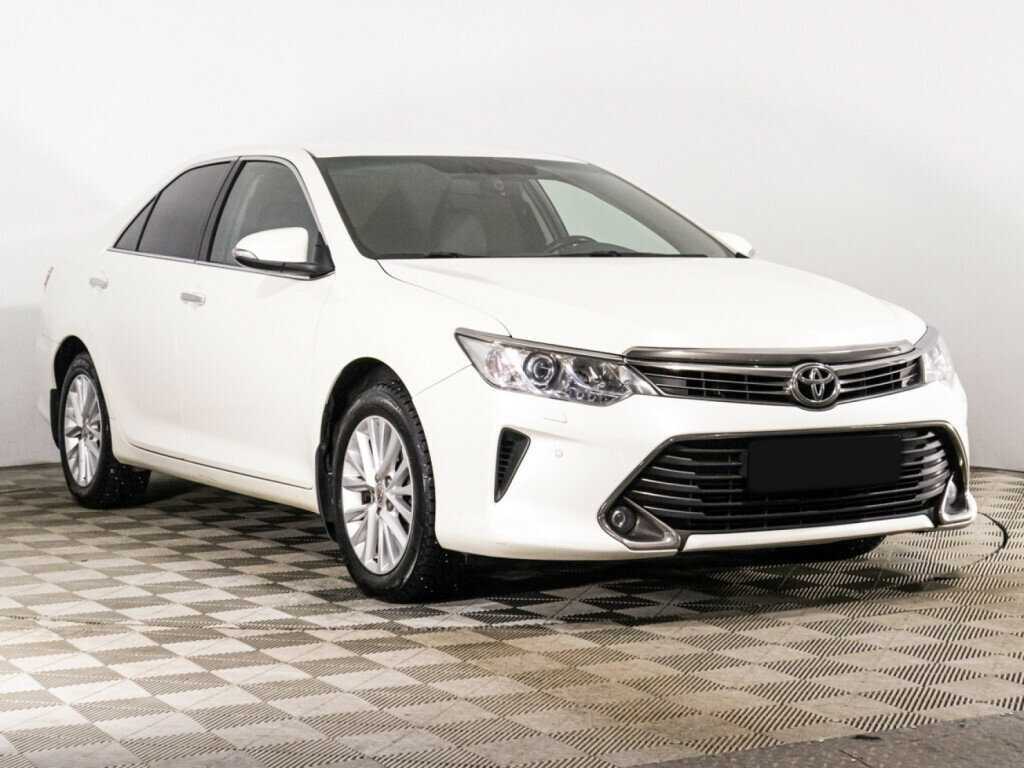Toyota Camry с пробегом — 2015 год. Фото: #2