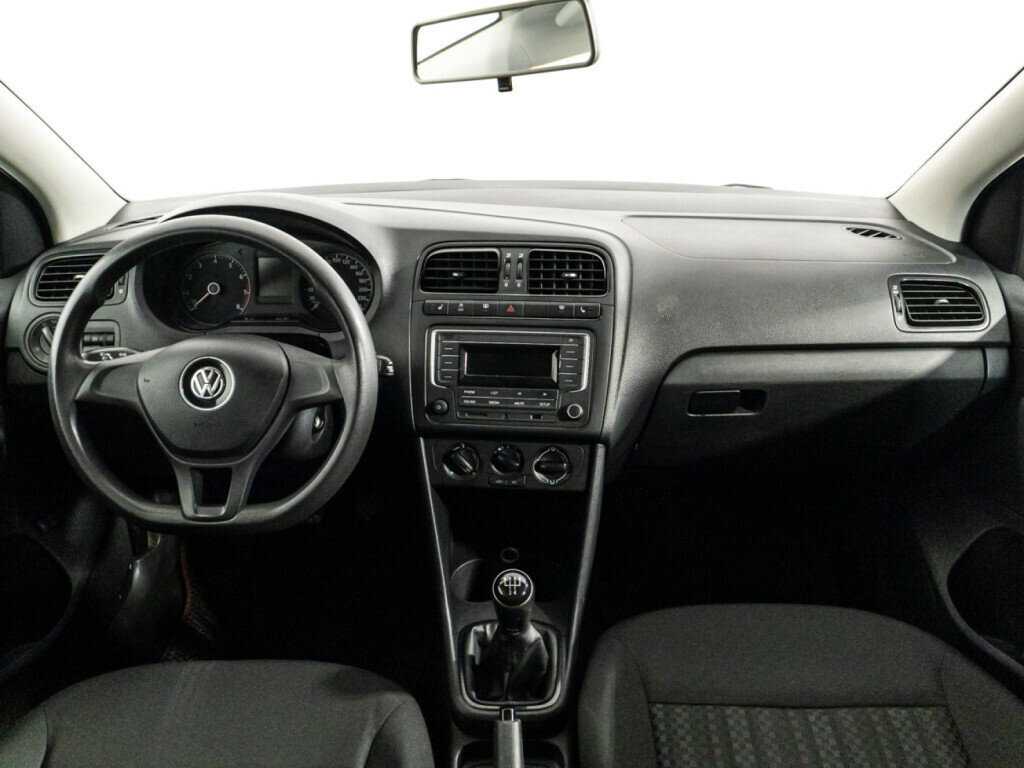 Volkswagen Polo с пробегом — 2016 год. Фото: #12