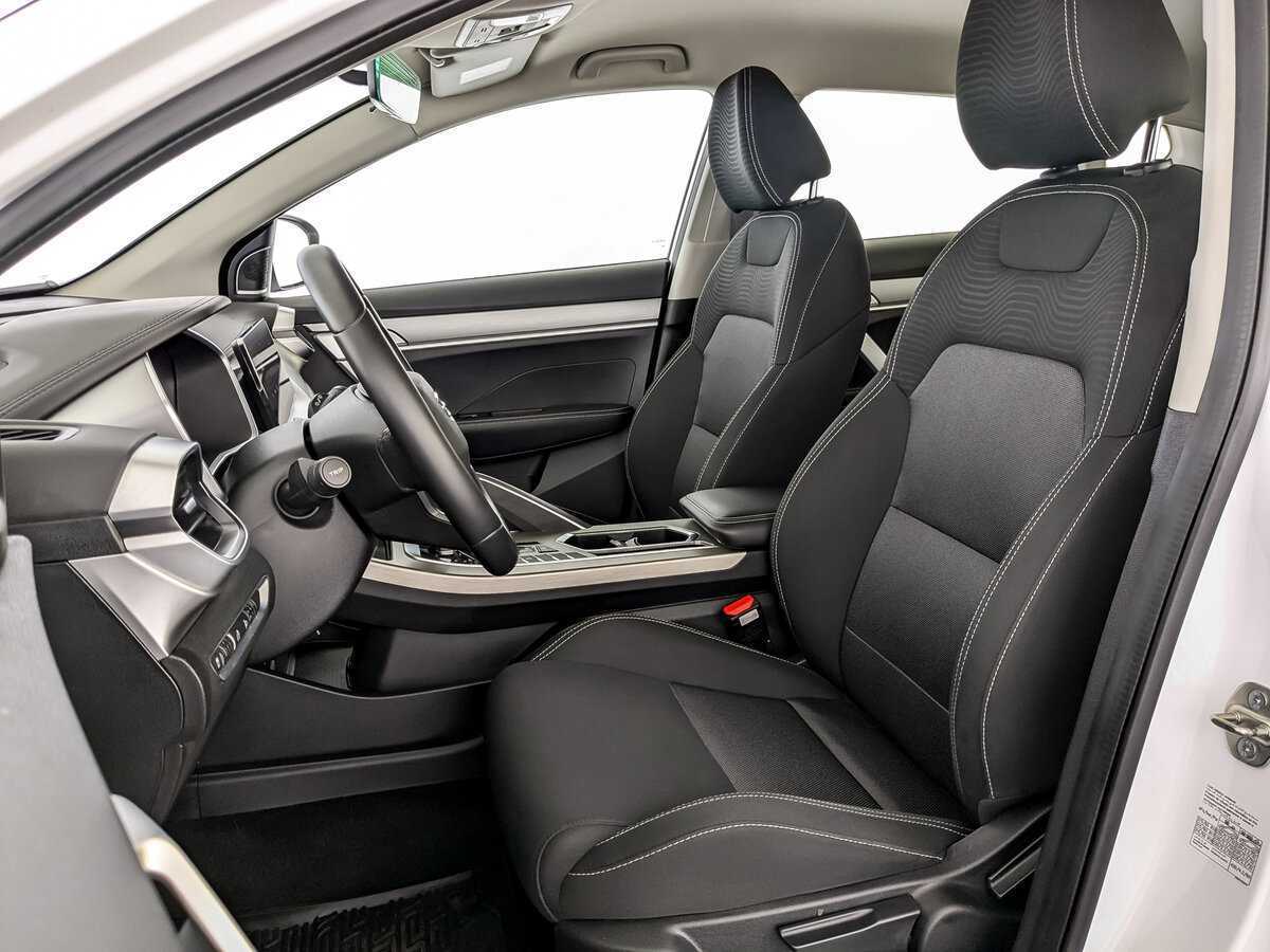 Geely Coolray с пробегом — 2023 год. Фото: #18