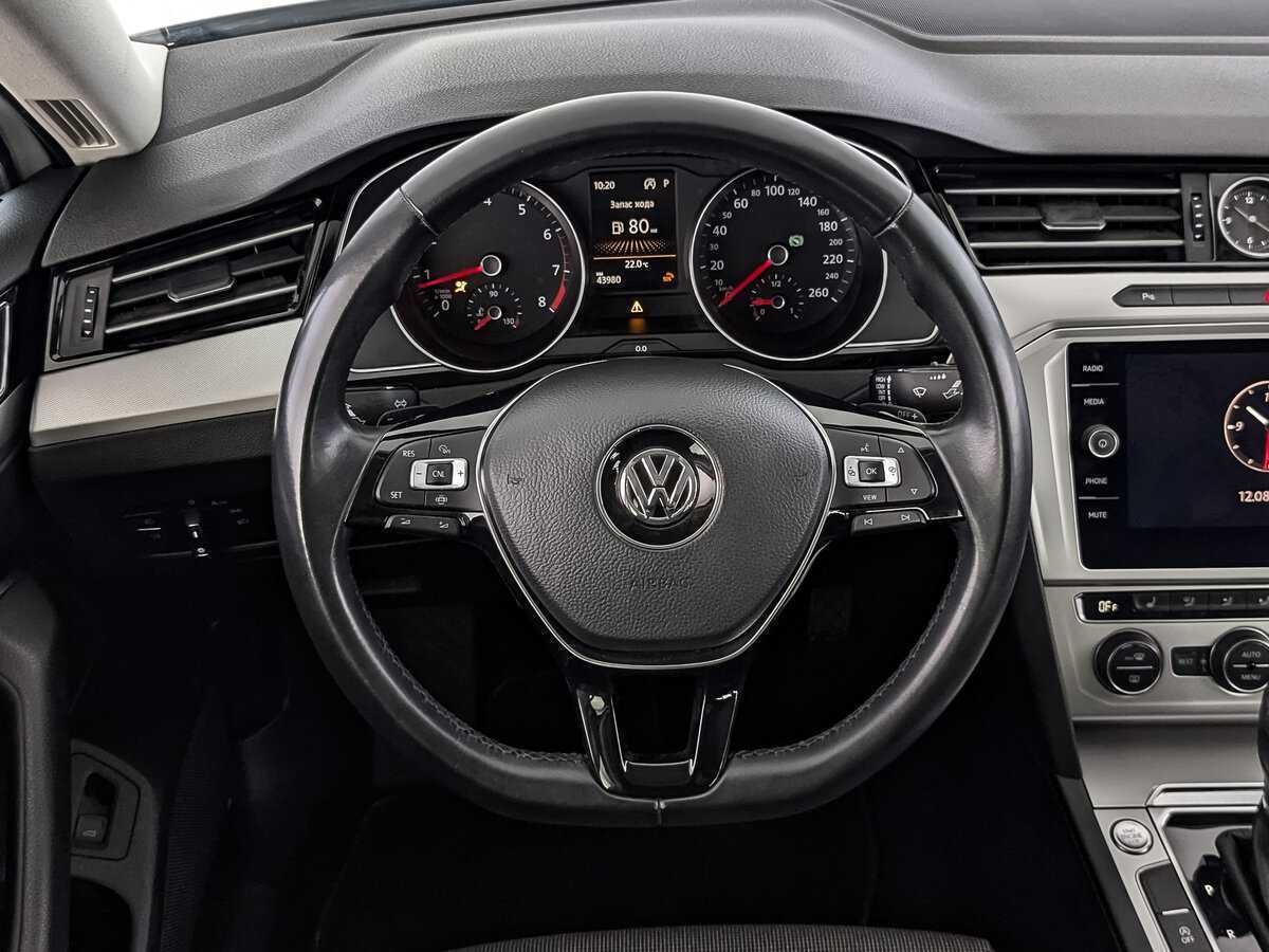 Volkswagen Passat с пробегом — 2019 год. Фото: #18