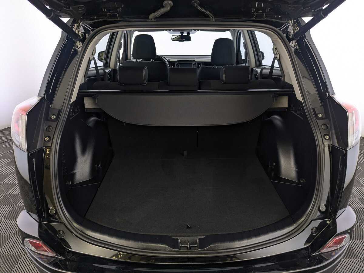 Toyota RAV4 с пробегом — 2017 год. Фото: #9