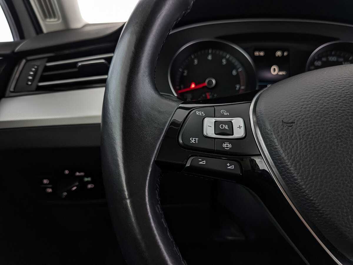 Volkswagen Passat с пробегом — 2019 год. Фото: #26