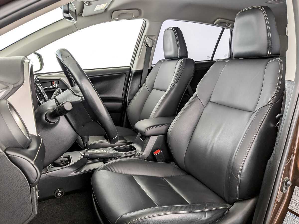 Toyota RAV4 с пробегом — 2017 год. Фото: #19