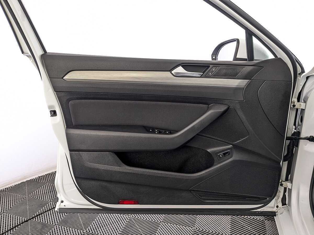 Volkswagen Passat с пробегом — 2017 год. Фото: #18