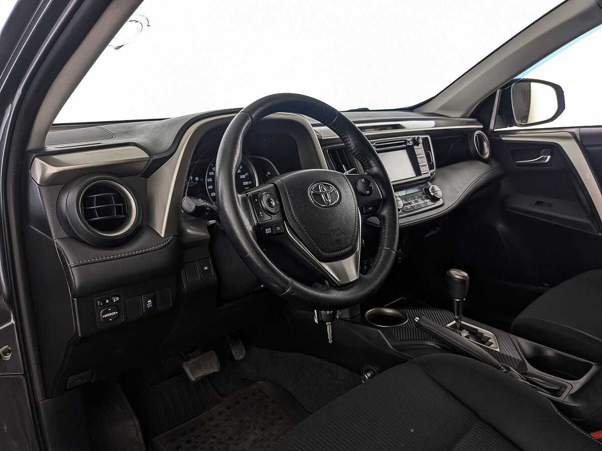 Toyota RAV4 с пробегом — 2014 год. Фото: #14