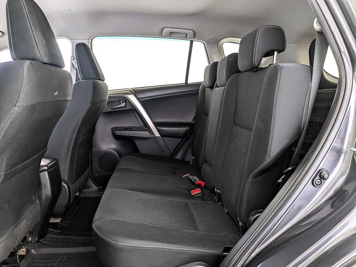Toyota RAV4 с пробегом — 2014 год. Фото: #17