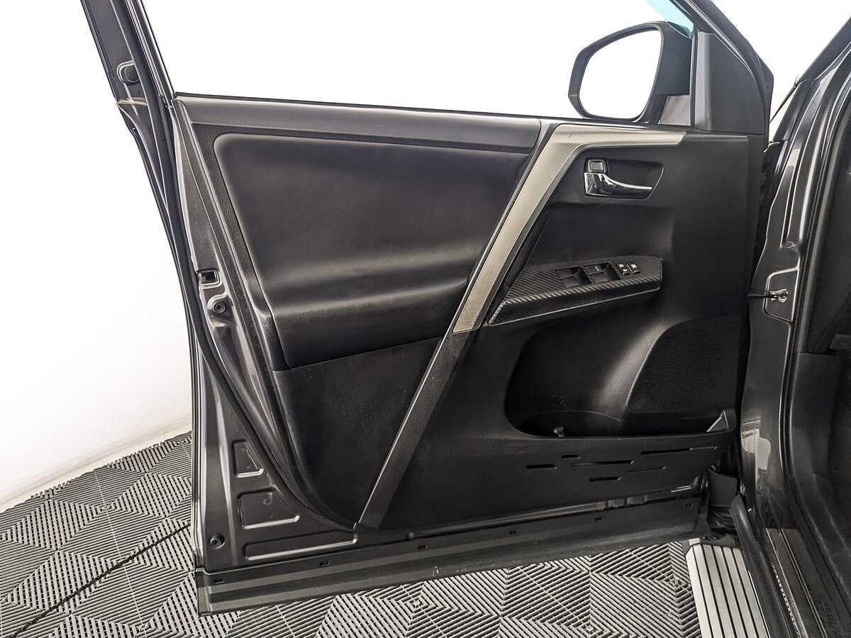 Toyota RAV4 с пробегом — 2014 год. Фото: #18