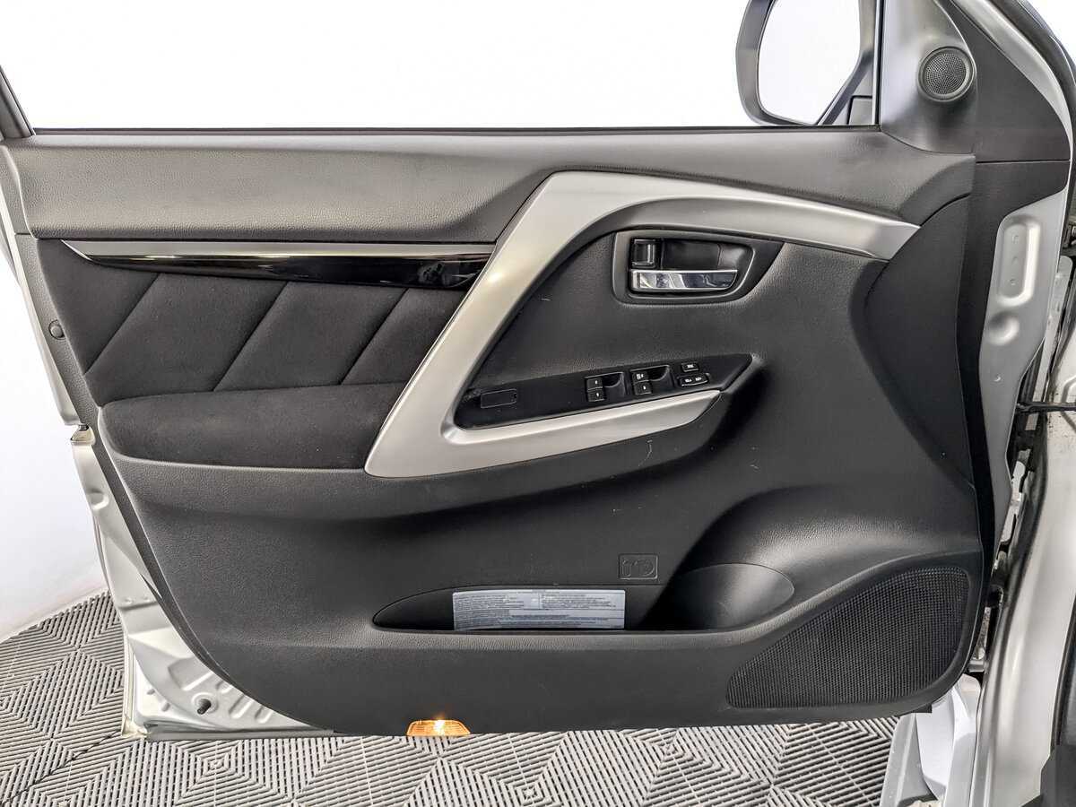 Mitsubishi Pajero Sport с пробегом — 2018 год. Фото: #18