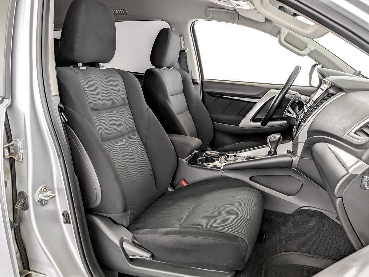 Mitsubishi Pajero Sport с пробегом — 2018 год. Фото: #22