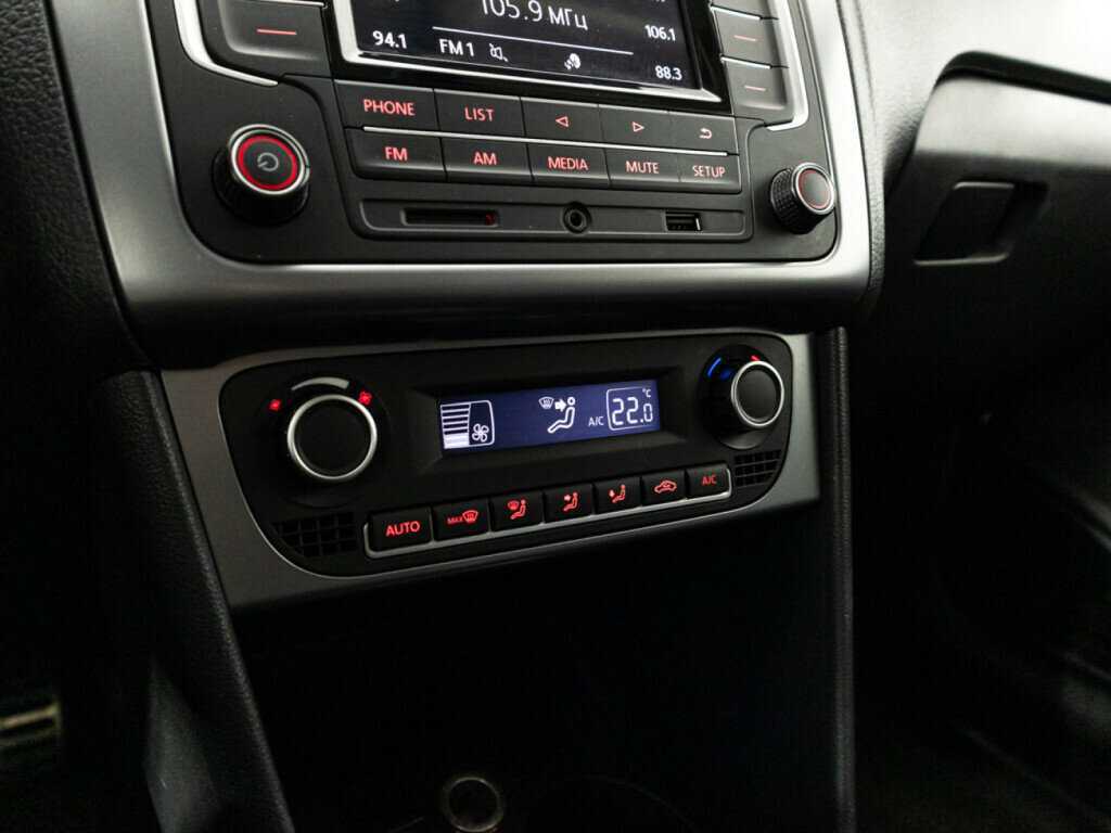 Volkswagen Polo с пробегом — 2016 год. Фото: #14