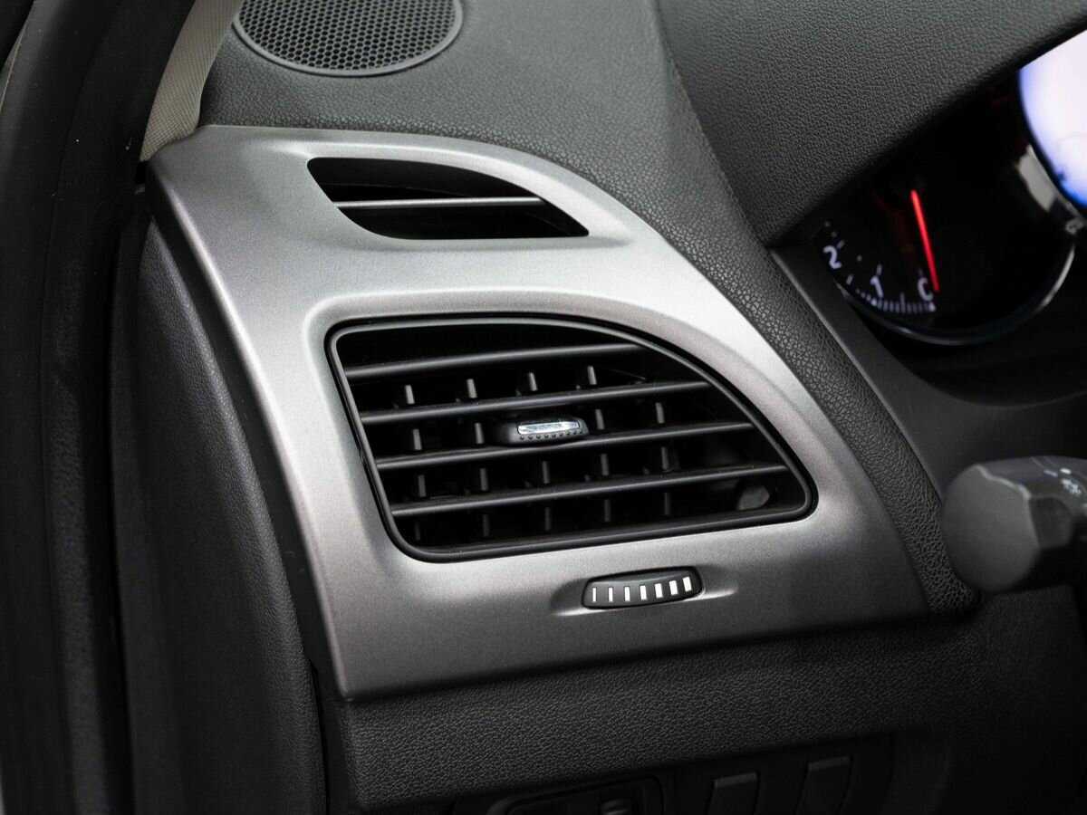 Renault Fluence с пробегом — 2013 год. Фото: #18