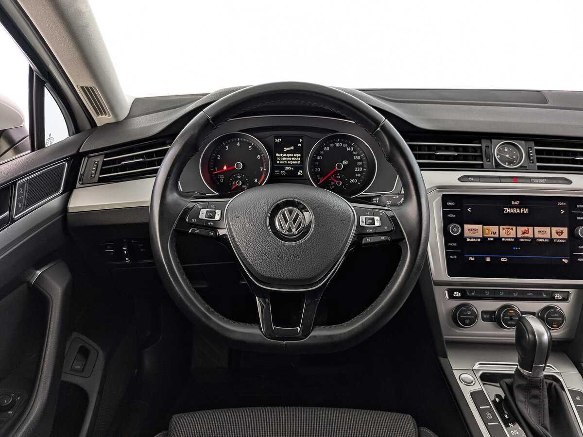 Volkswagen Passat с пробегом — 2019 год. Фото: #21