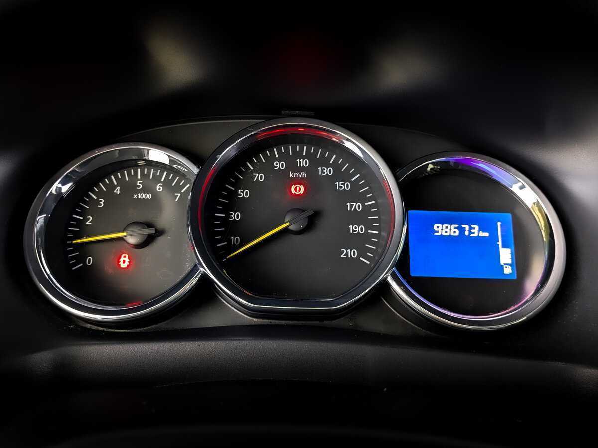 Renault Sandero с пробегом — 2018 год. Фото: #12