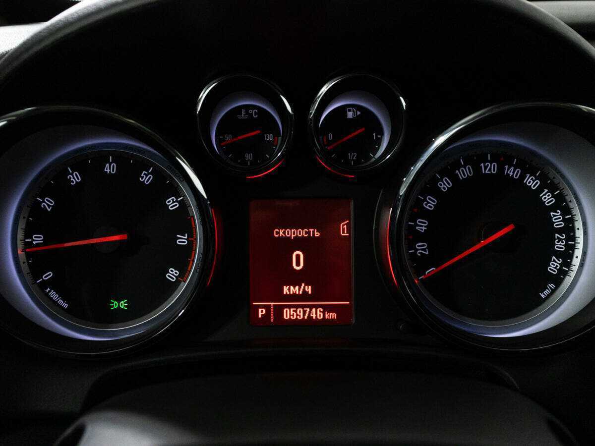 Opel Astra с пробегом — 2013 год. Фото: #11